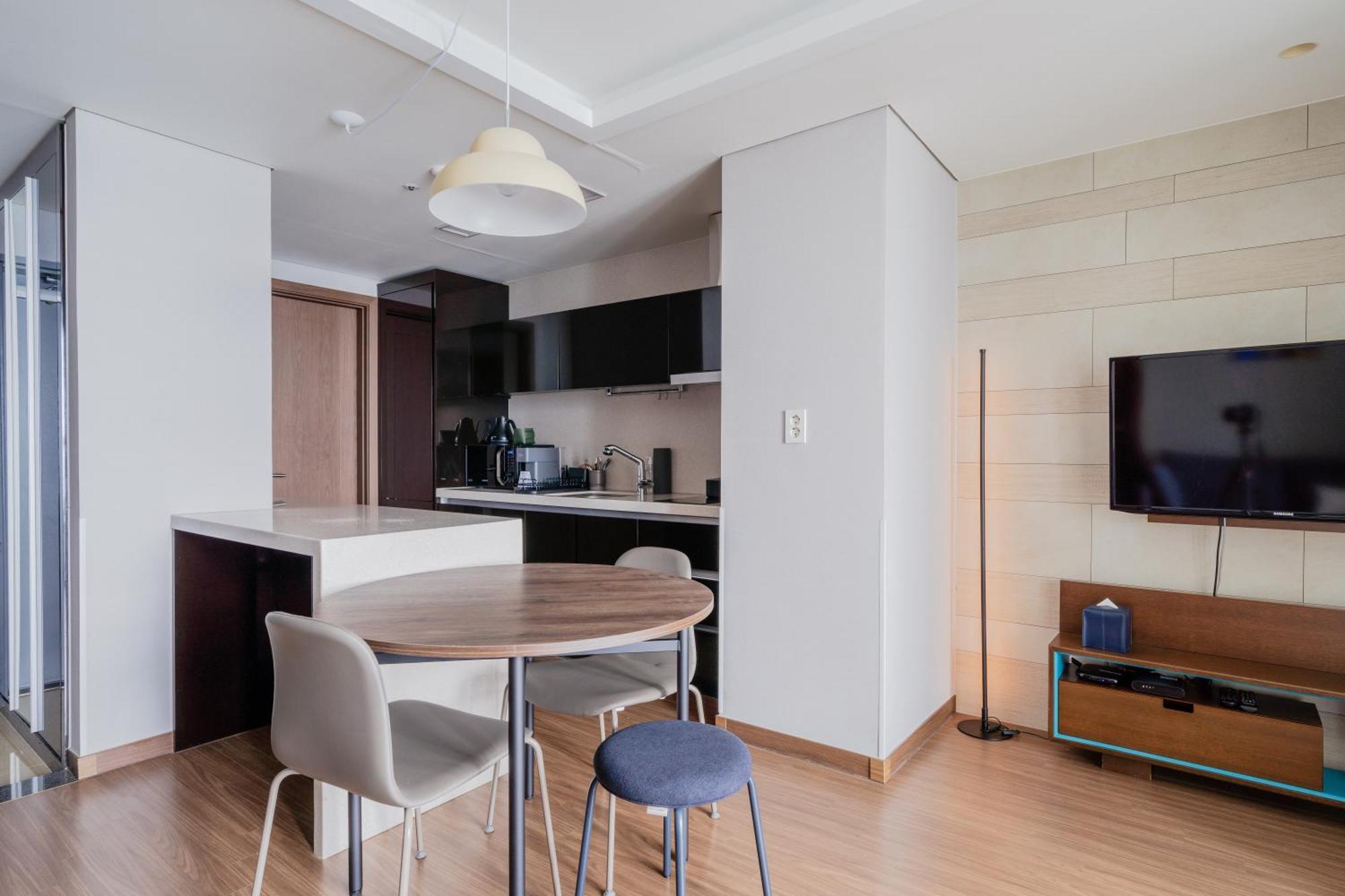 Urbanstay Haeundae Station Пусан Екстер'єр фото