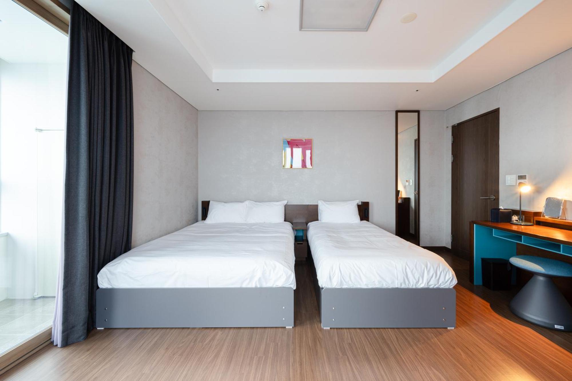 Urbanstay Haeundae Station Пусан Екстер'єр фото