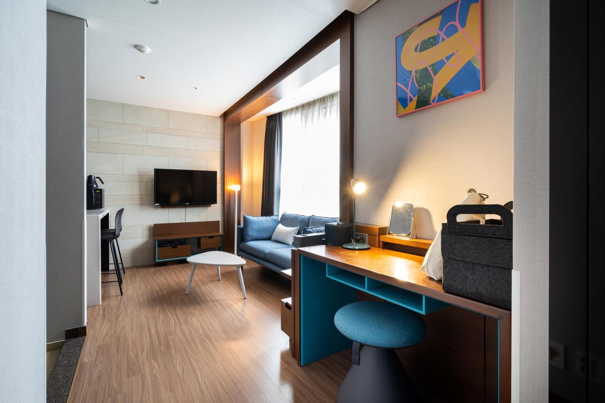 Urbanstay Haeundae Station Пусан Екстер'єр фото
