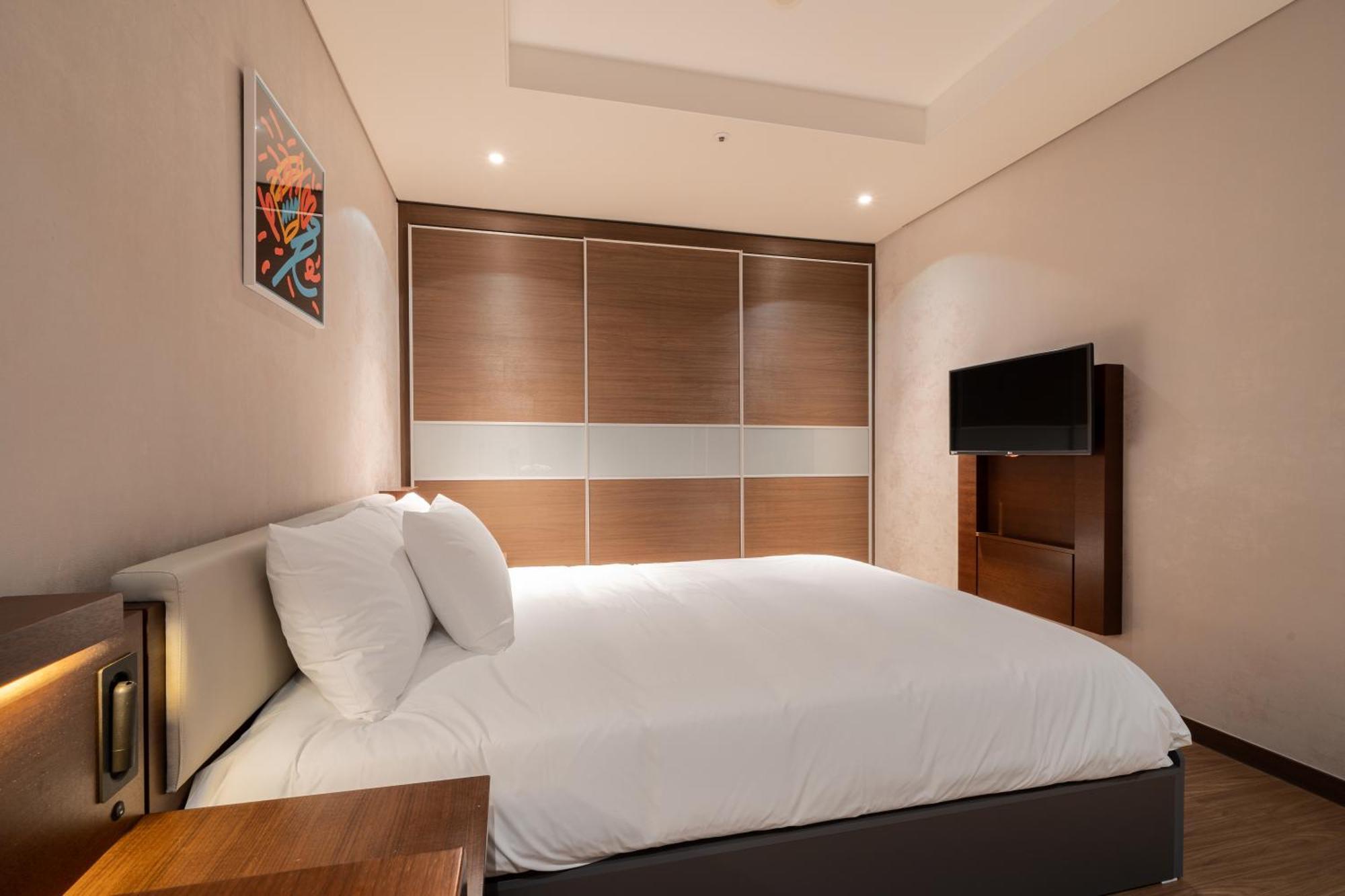 Urbanstay Haeundae Station Пусан Екстер'єр фото
