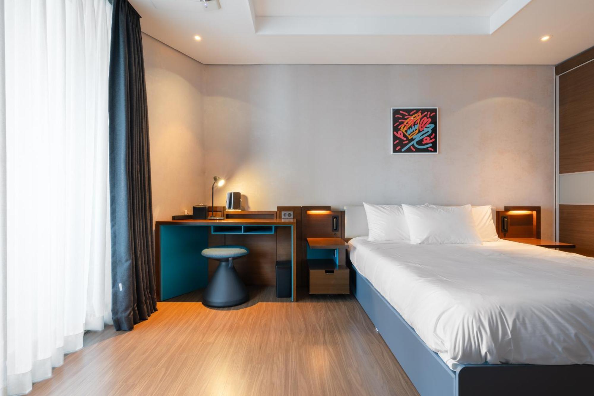 Urbanstay Haeundae Station Пусан Екстер'єр фото