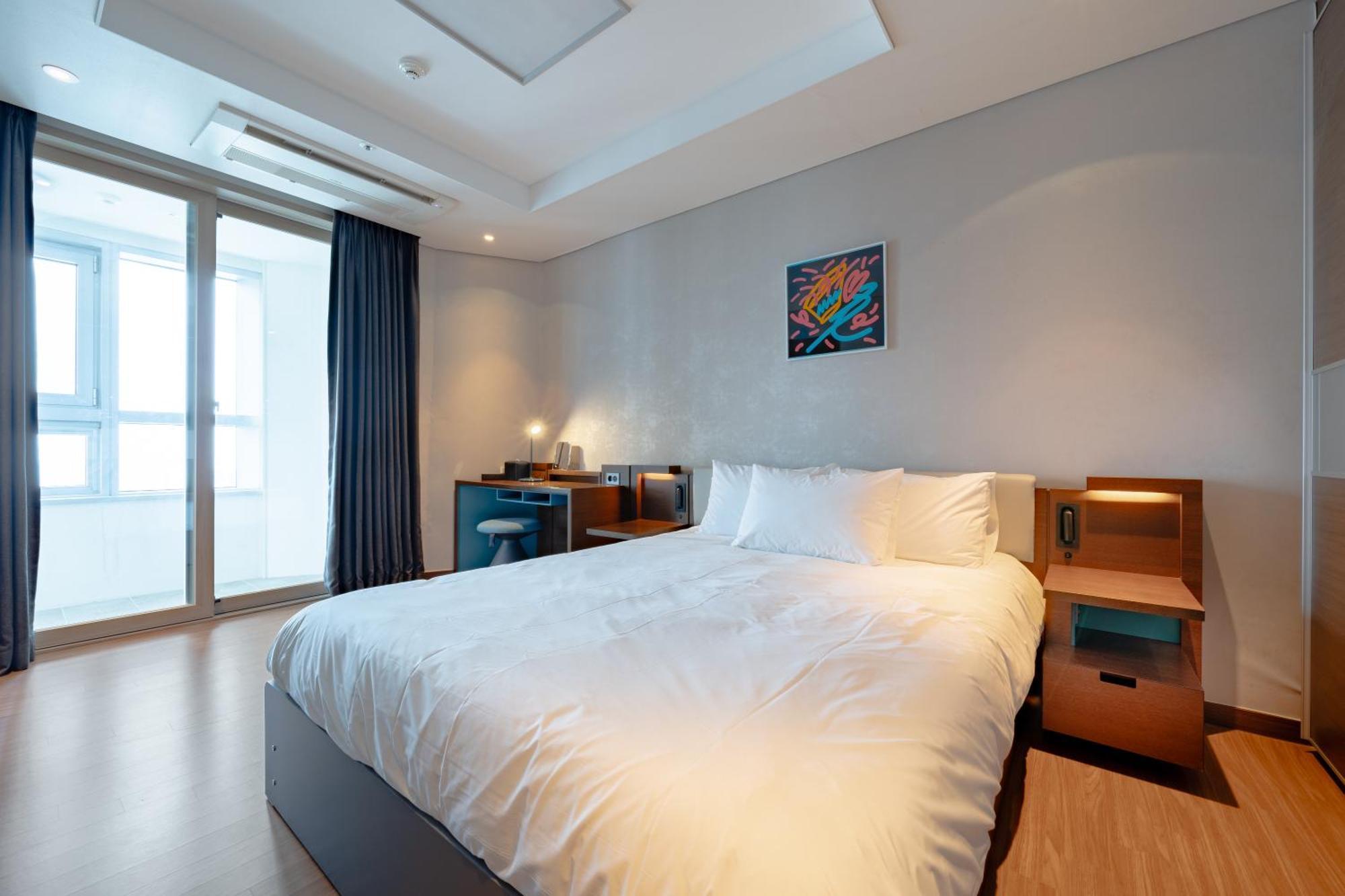 Urbanstay Haeundae Station Пусан Екстер'єр фото