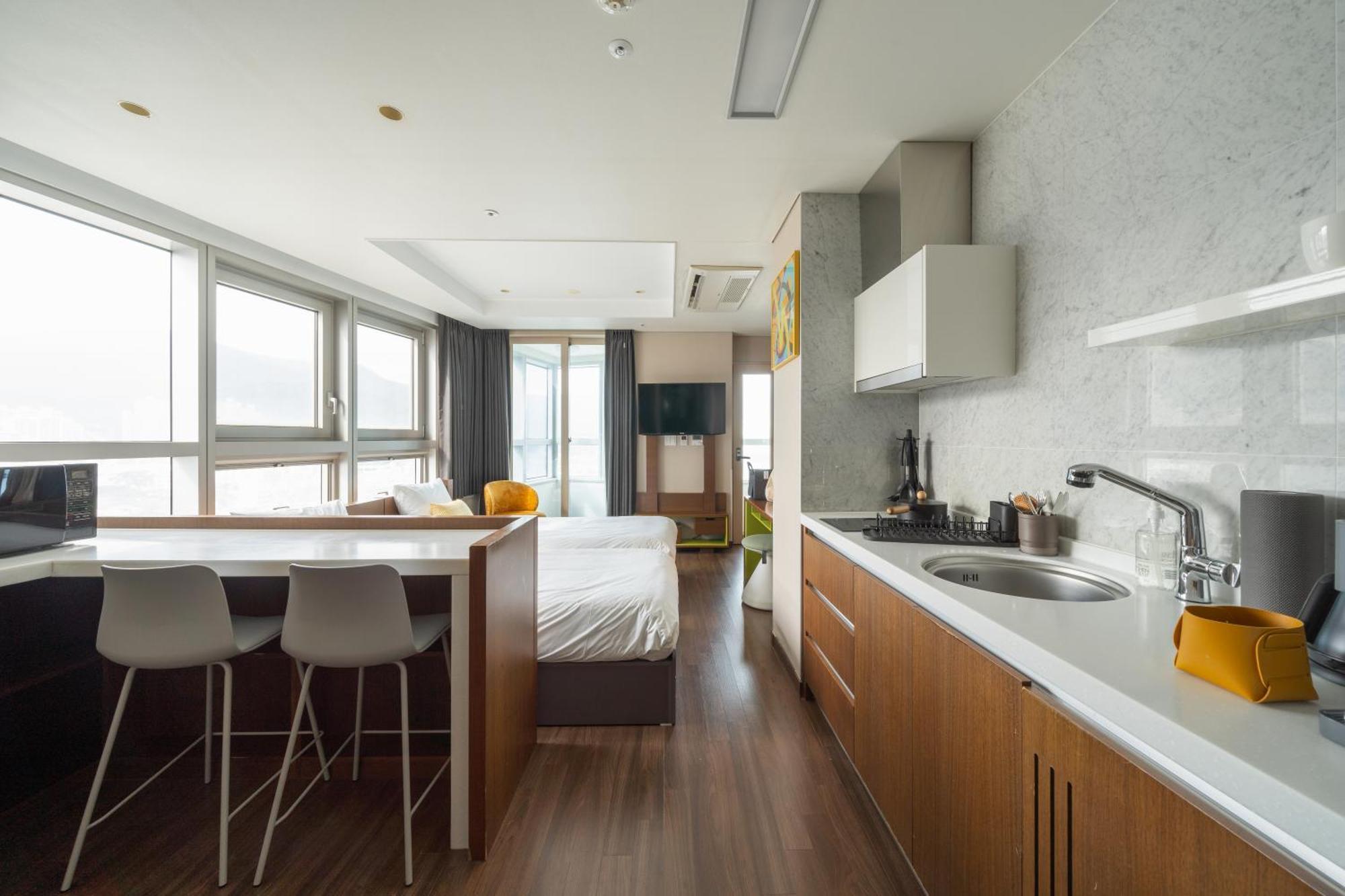 Urbanstay Haeundae Station Пусан Екстер'єр фото