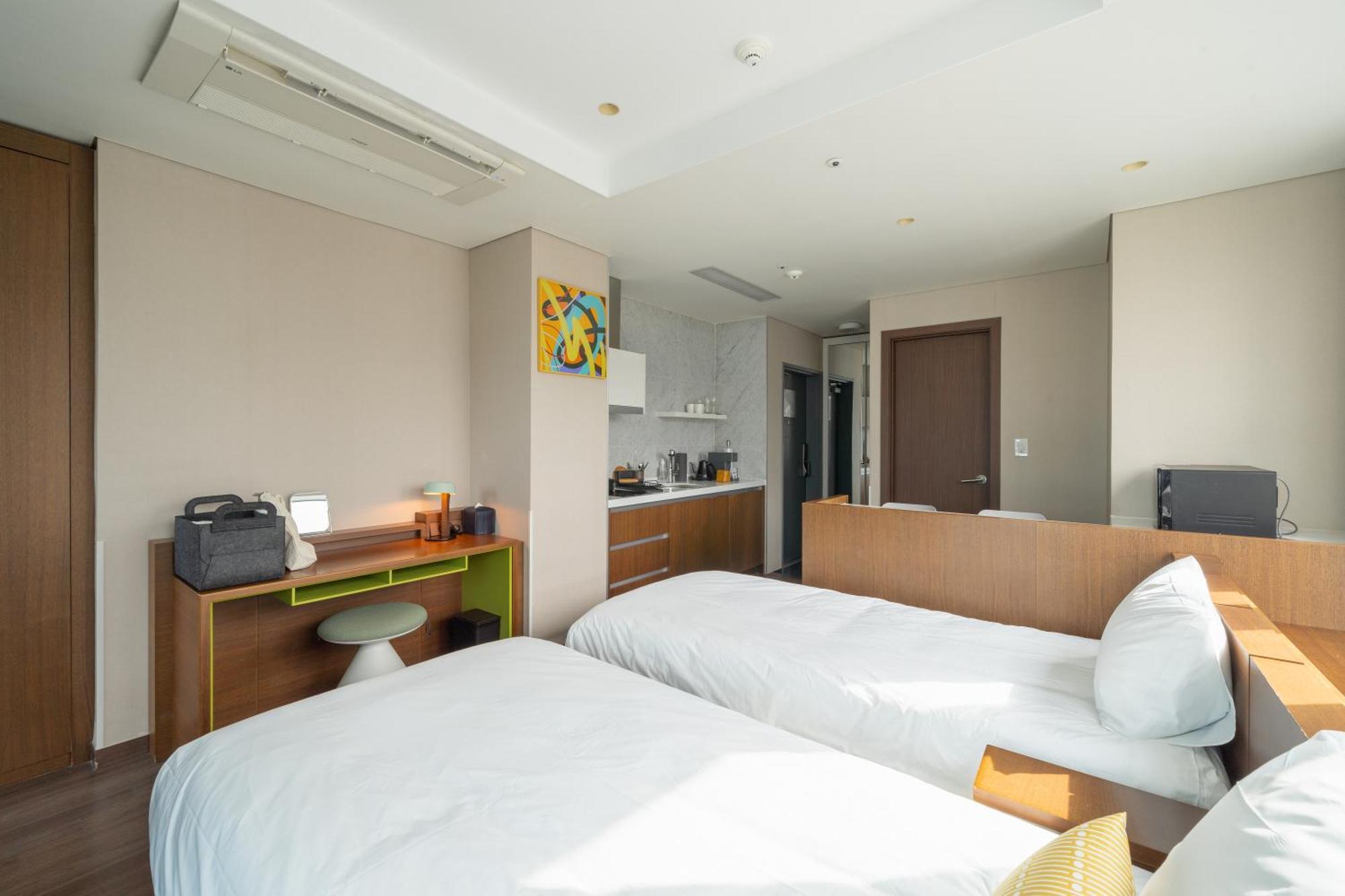 Urbanstay Haeundae Station Пусан Екстер'єр фото