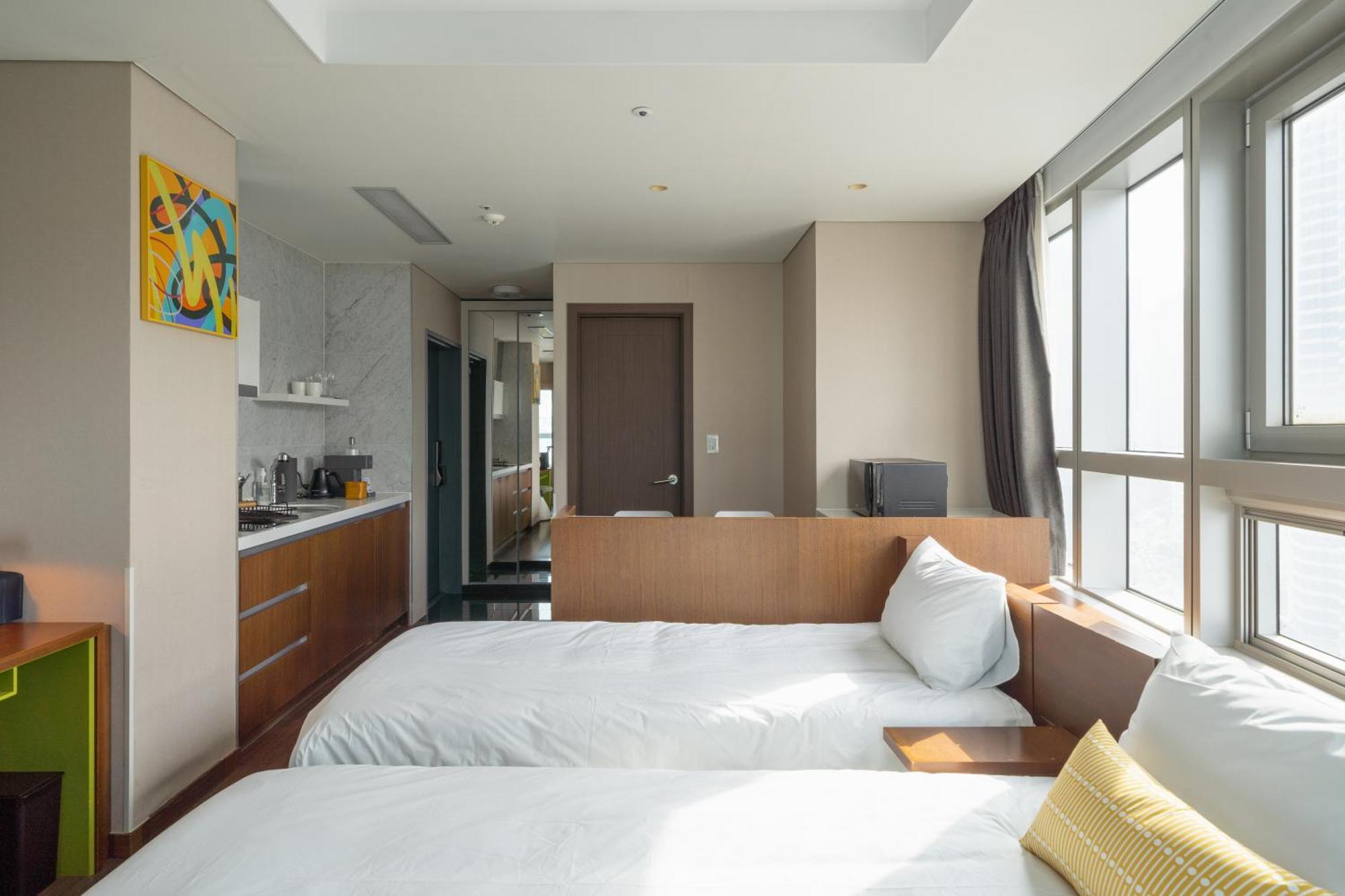 Urbanstay Haeundae Station Пусан Екстер'єр фото
