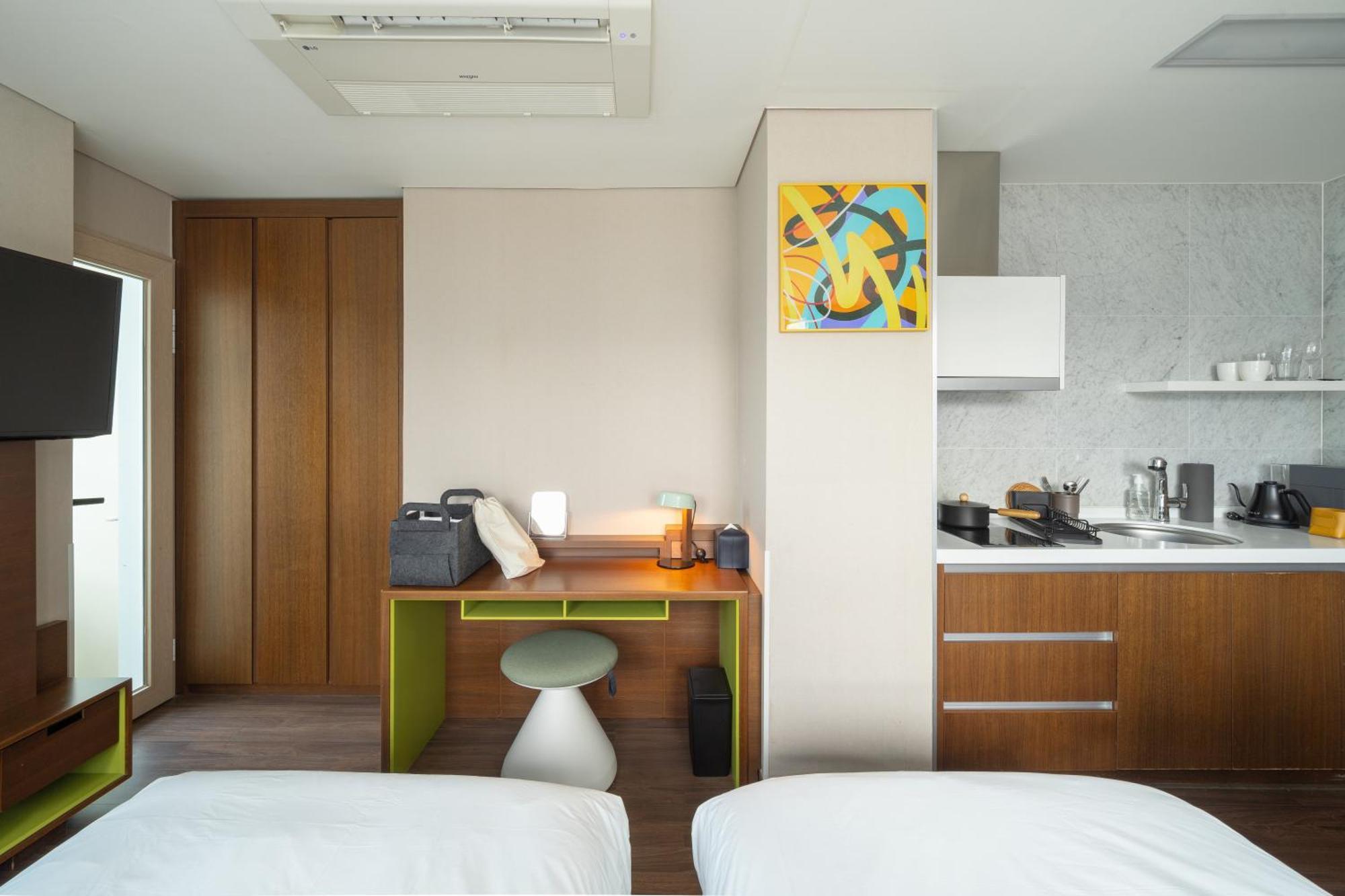 Urbanstay Haeundae Station Пусан Екстер'єр фото
