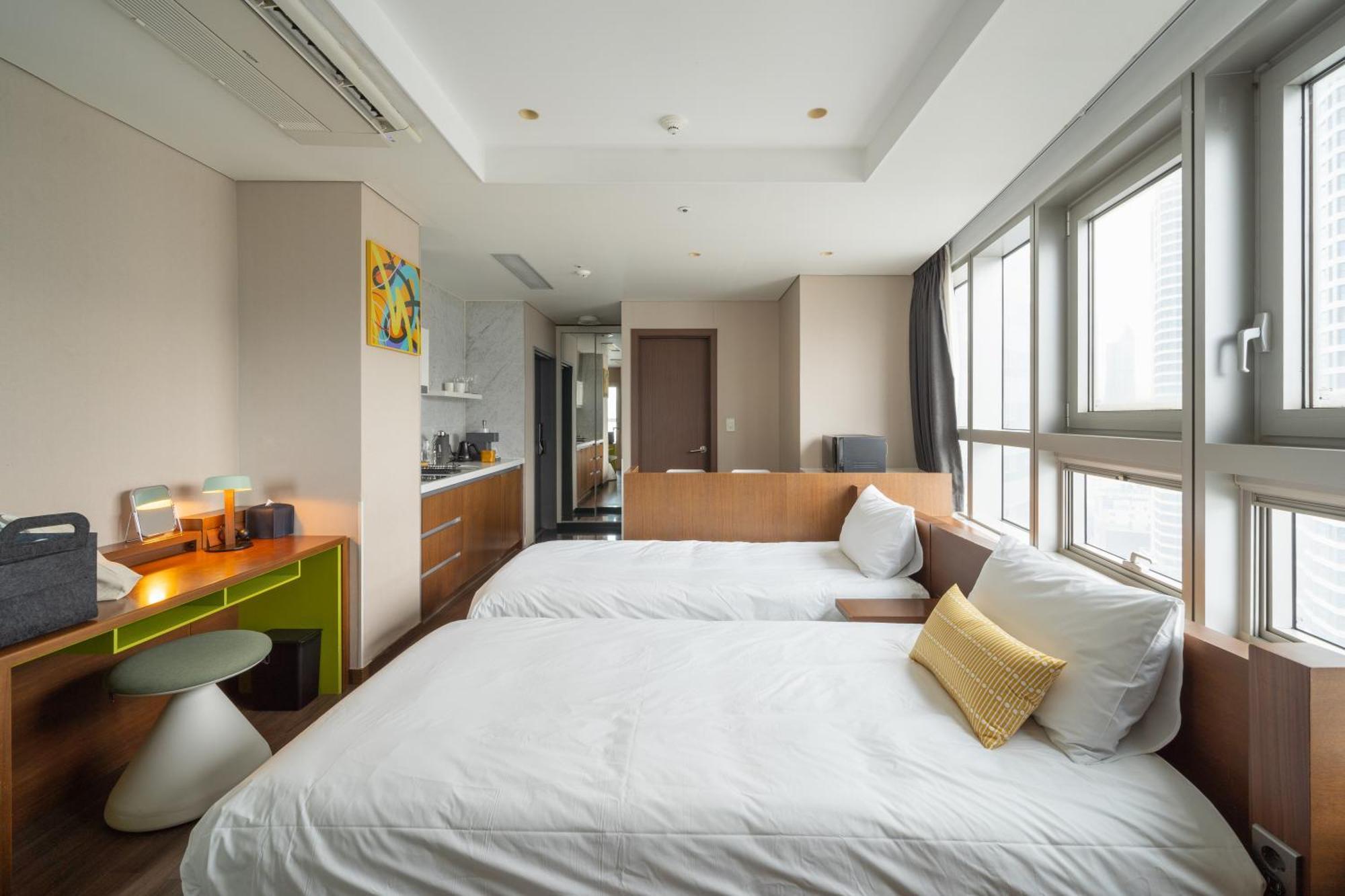 Urbanstay Haeundae Station Пусан Екстер'єр фото