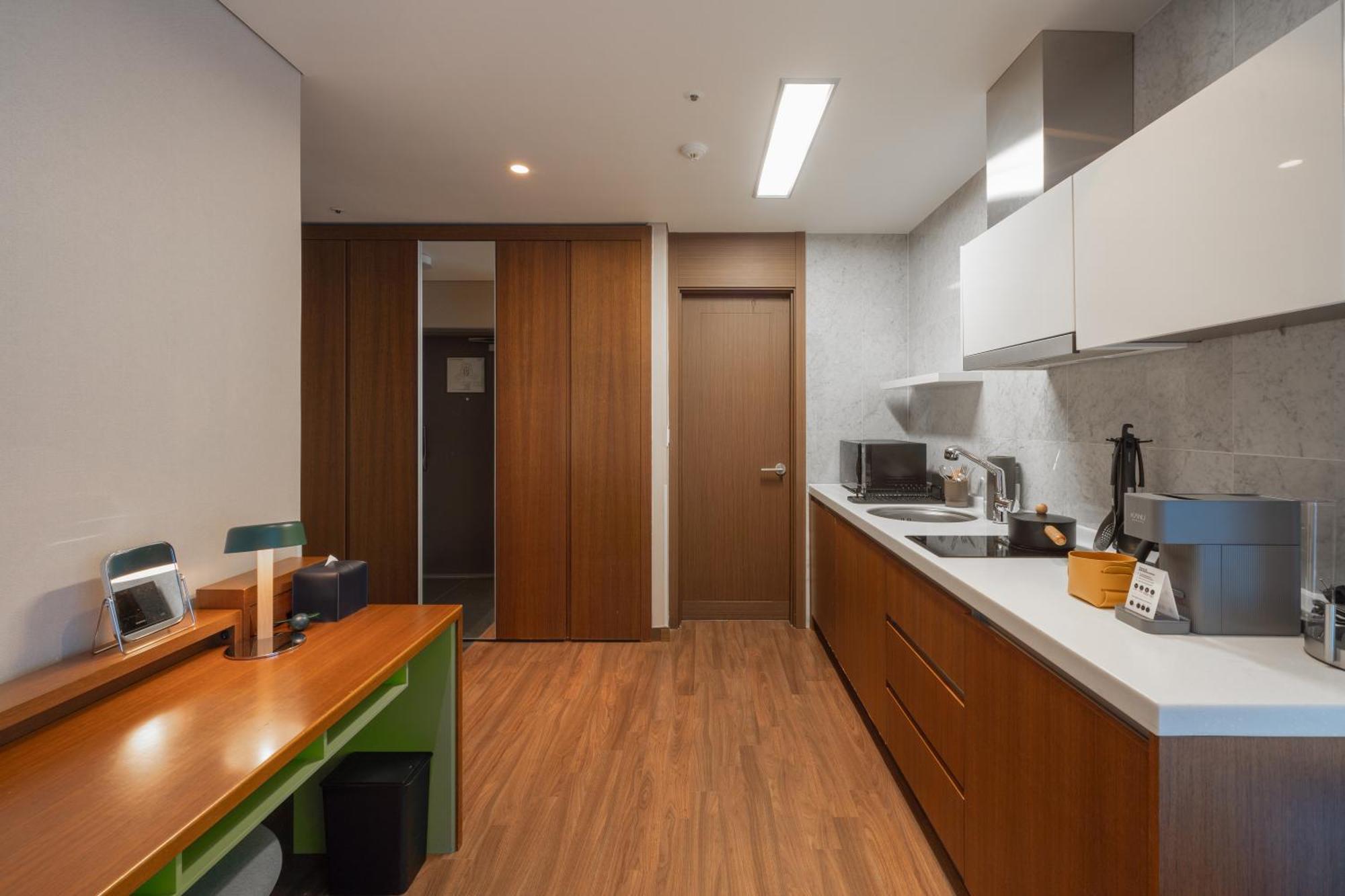 Urbanstay Haeundae Station Пусан Екстер'єр фото