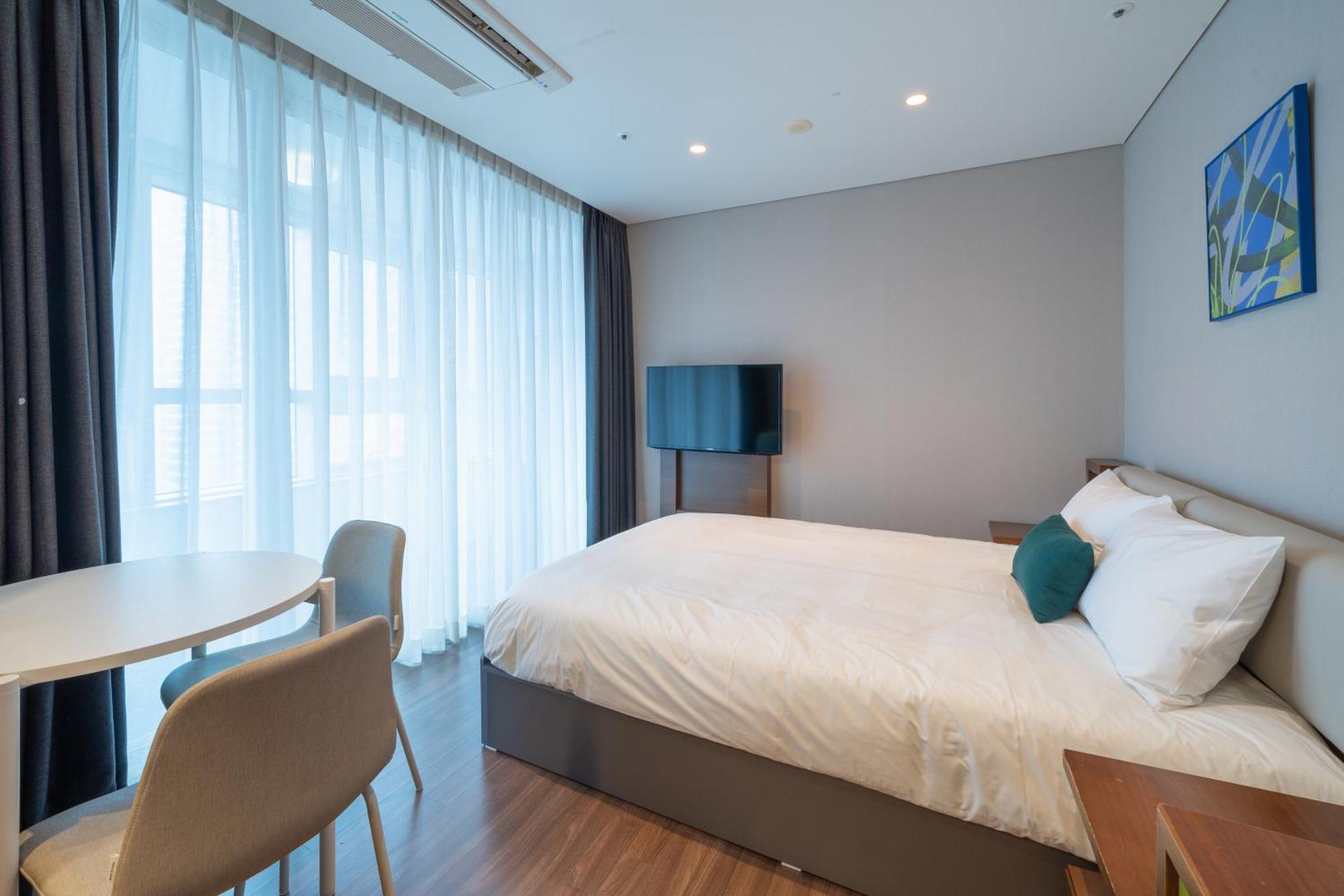 Urbanstay Haeundae Station Пусан Екстер'єр фото