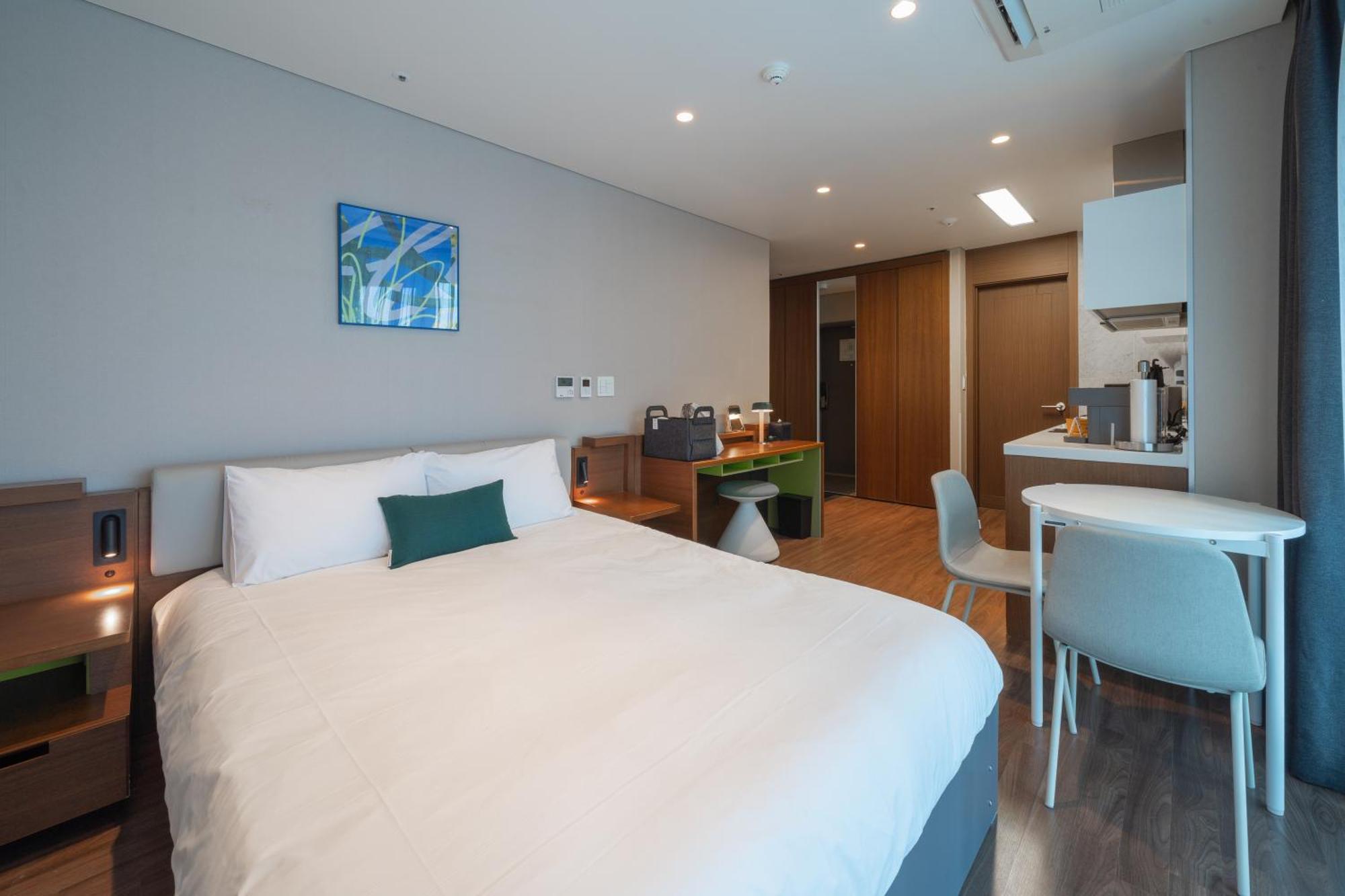 Urbanstay Haeundae Station Пусан Екстер'єр фото