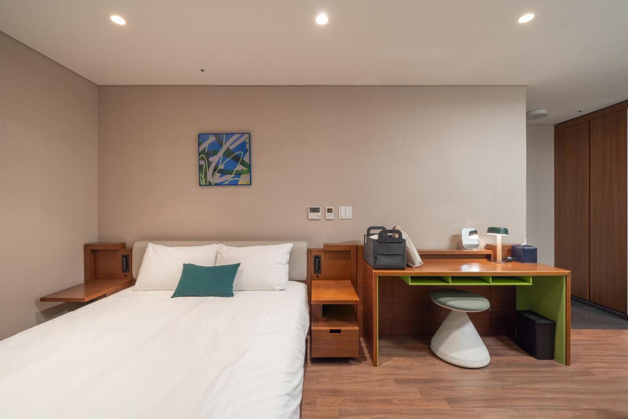 Urbanstay Haeundae Station Пусан Екстер'єр фото
