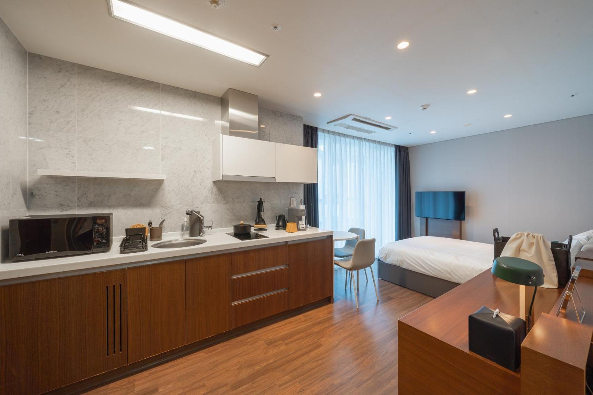 Urbanstay Haeundae Station Пусан Екстер'єр фото