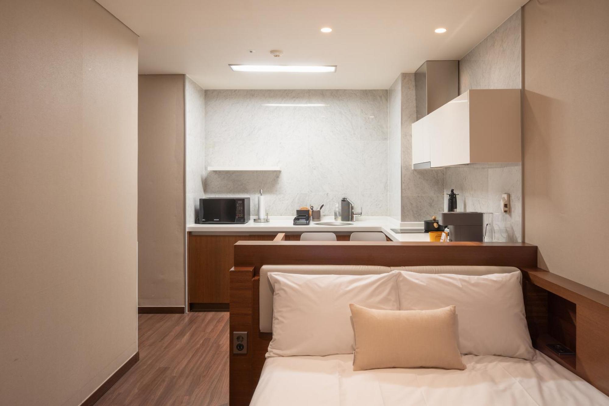 Urbanstay Haeundae Station Пусан Екстер'єр фото
