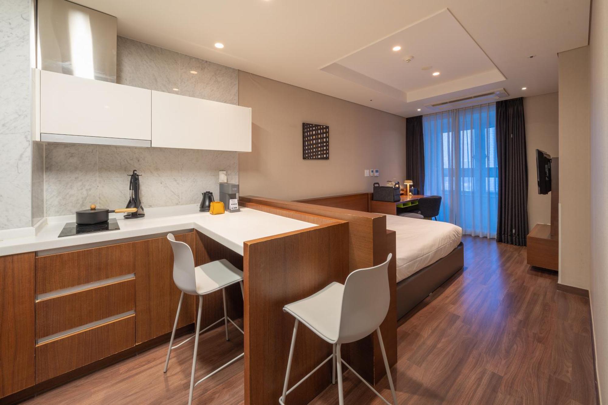 Urbanstay Haeundae Station Пусан Екстер'єр фото
