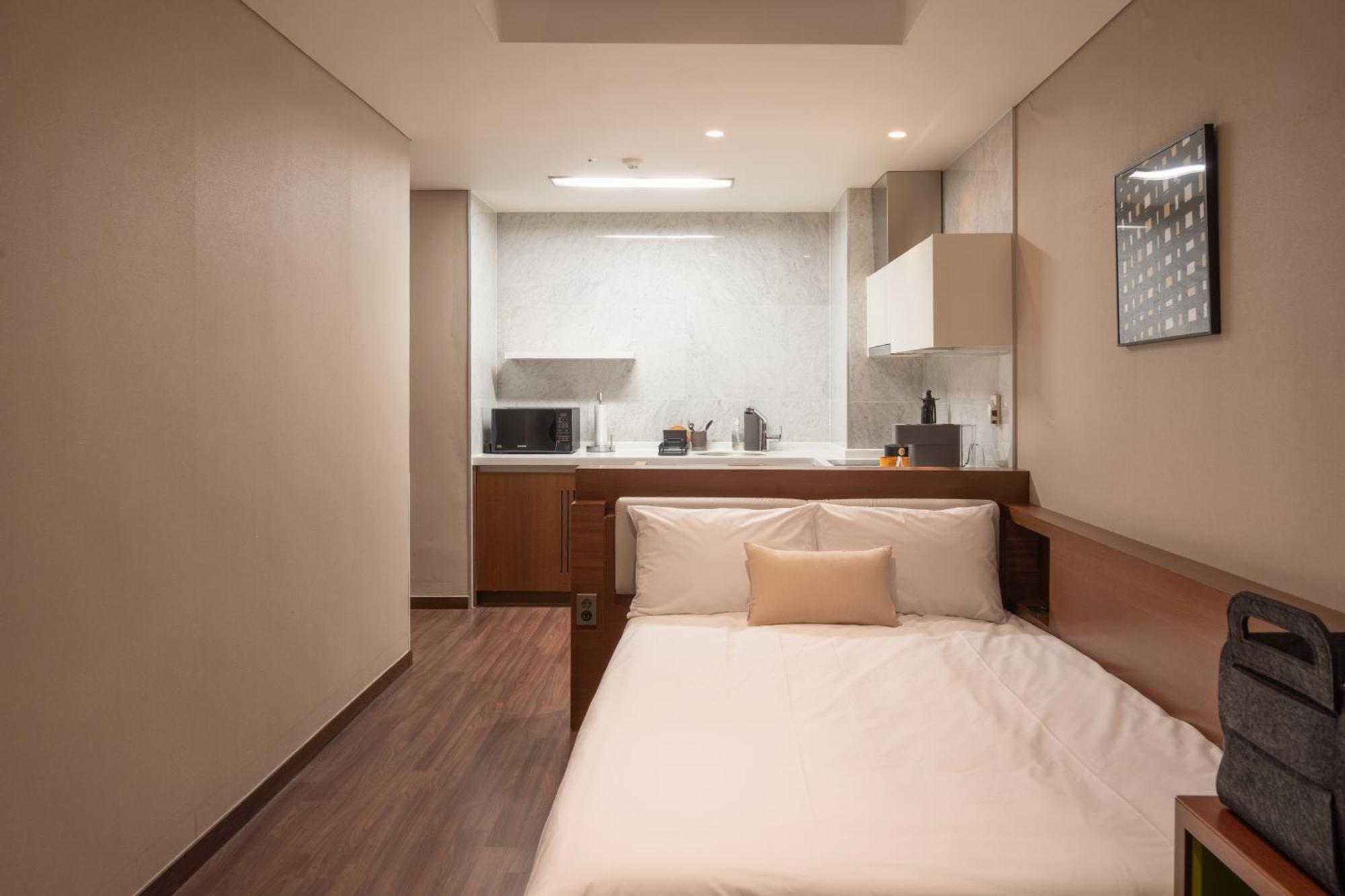 Urbanstay Haeundae Station Пусан Екстер'єр фото