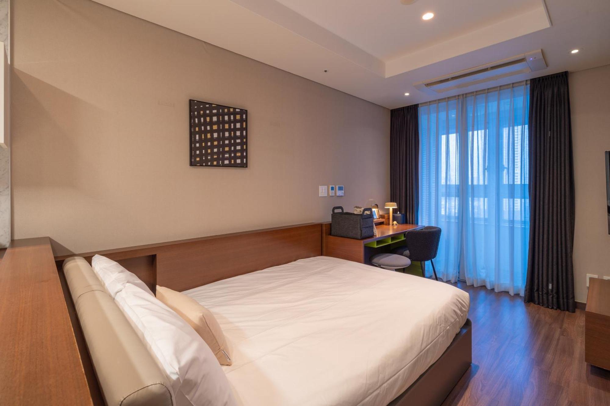 Urbanstay Haeundae Station Пусан Екстер'єр фото