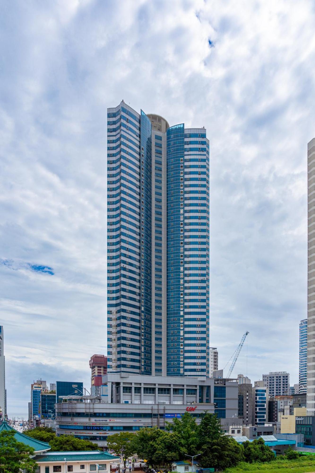 Urbanstay Haeundae Station Пусан Екстер'єр фото