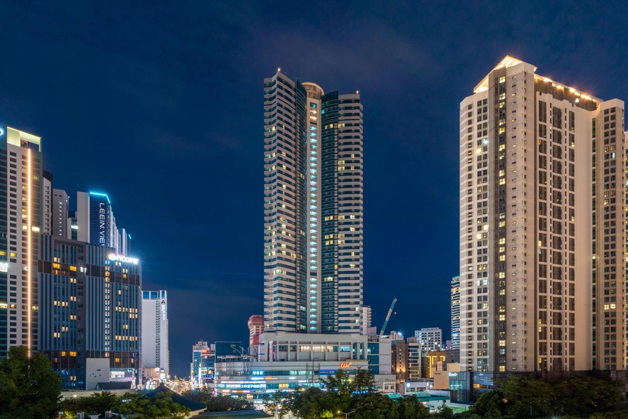 Urbanstay Haeundae Station Пусан Екстер'єр фото