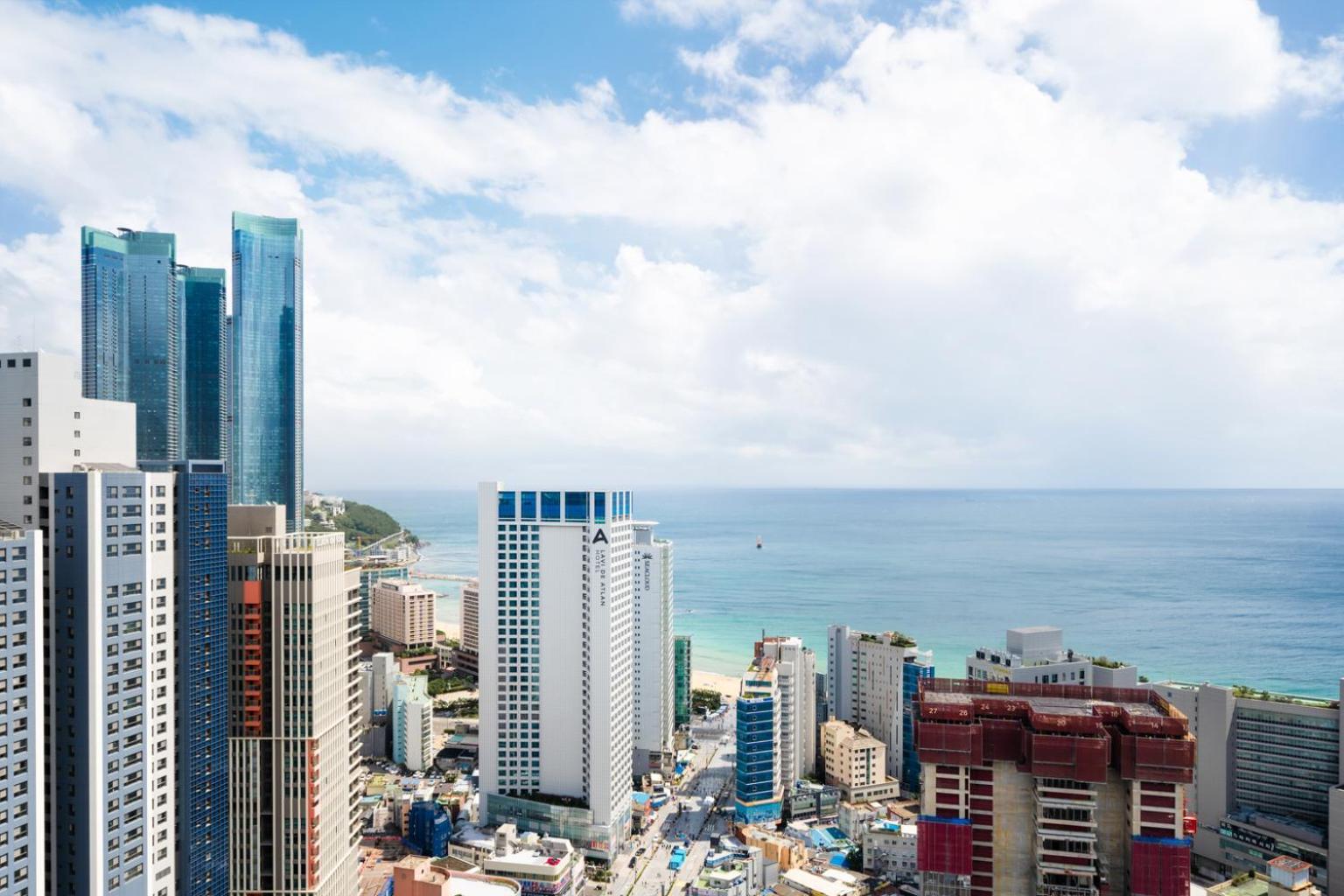 Urbanstay Haeundae Station Пусан Екстер'єр фото